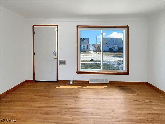3rd image of 4704 Heather Ln