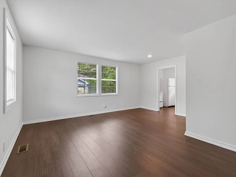 1316 Sunnyview Dr — Photo 6