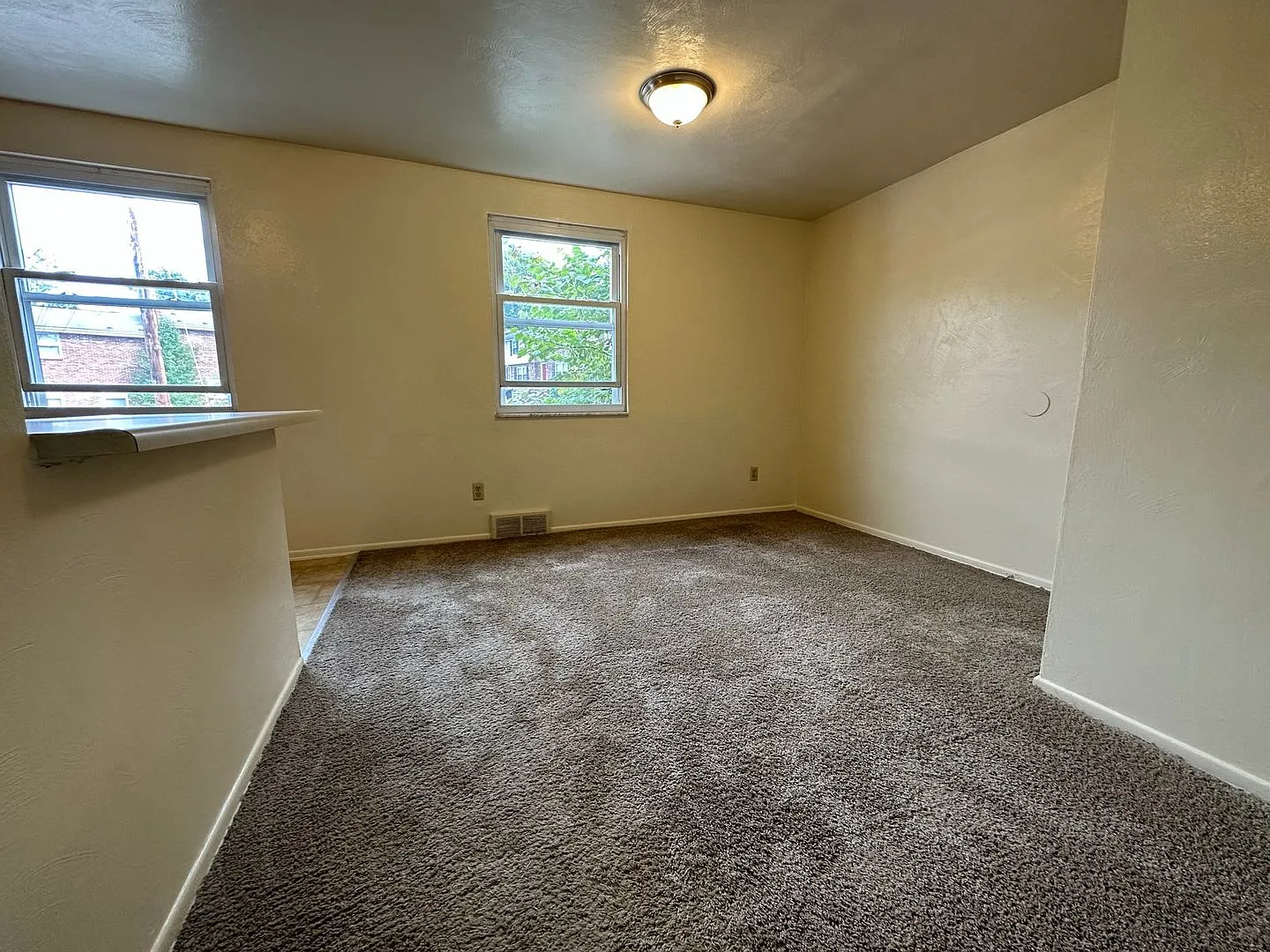 Stunning Two Bedroom Townhome in Plum - Central AC & Garage! Call Today! — Photo 2