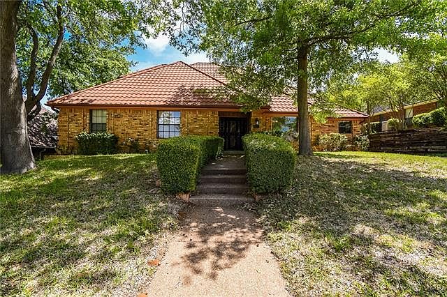 1st image of 3116 Woodridge Dr