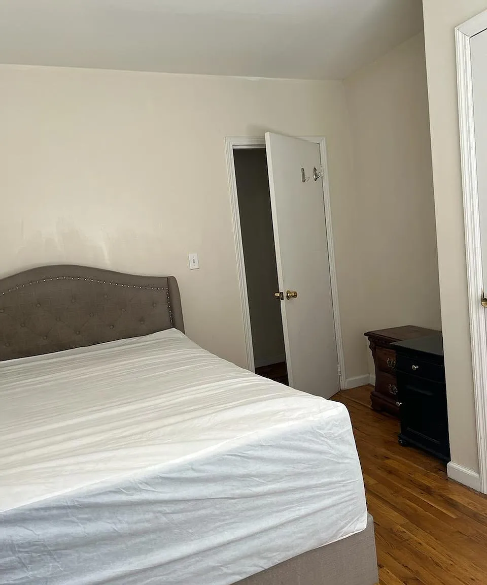 4 bed, 2841 sqft, $1,000 — Photo 2