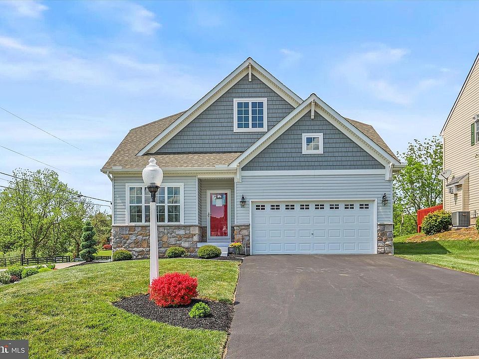 1st image of 5 Surrey Ln