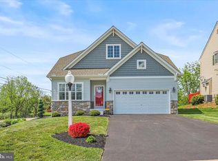 5 Surrey Ln, York, PA 17402