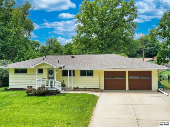 1835 Morningside Dr, Lincoln, NE 68506