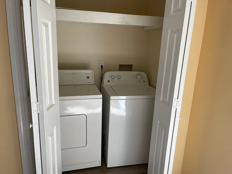 302 Athens St — Photo 4