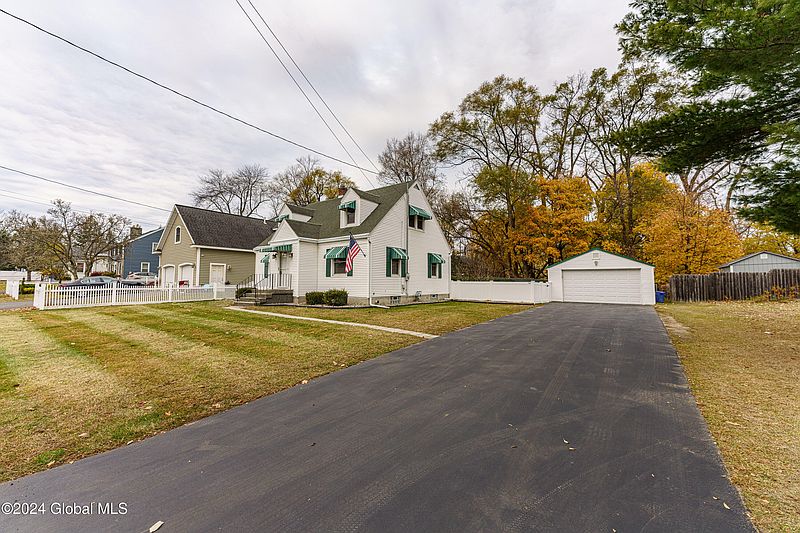 3rd image of 12 Delafield Drive