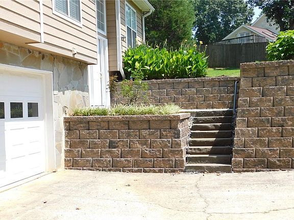 5th image of 66 Spring Ridge Dr
