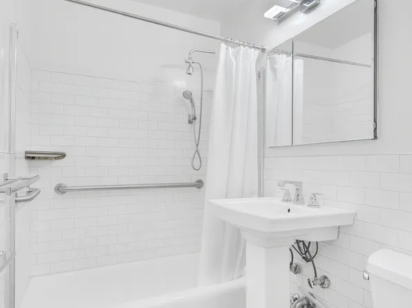 5700 Arlington Avenue image 10 of 14