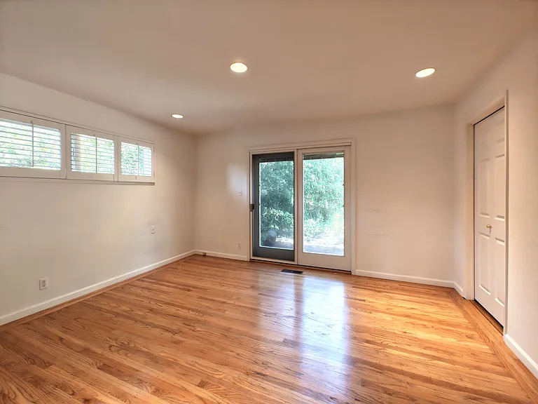 1138 Laureles Dr — Photo 9