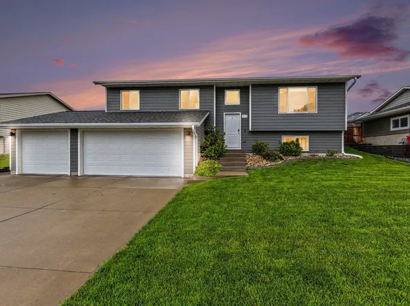 202 W 22nd St, Yankton, SD 57078