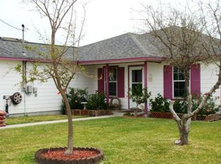 2037 Crestmont St, Corpus Christi, TX 78418