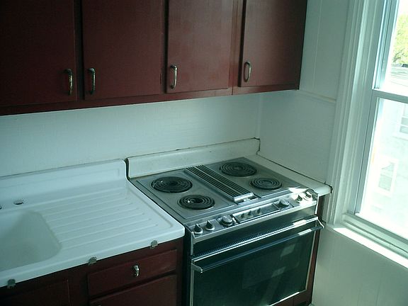 2559-e-dauphin-st-3-15