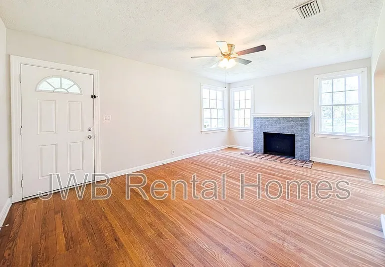 2245 Lake Shore Blvd — Photo 6