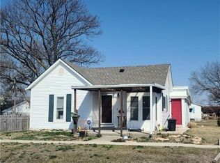 309 W School St, Hamilton, MO 64644