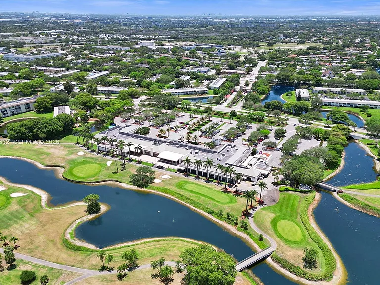 3001 Portofino Isle #K2 — Photo 70