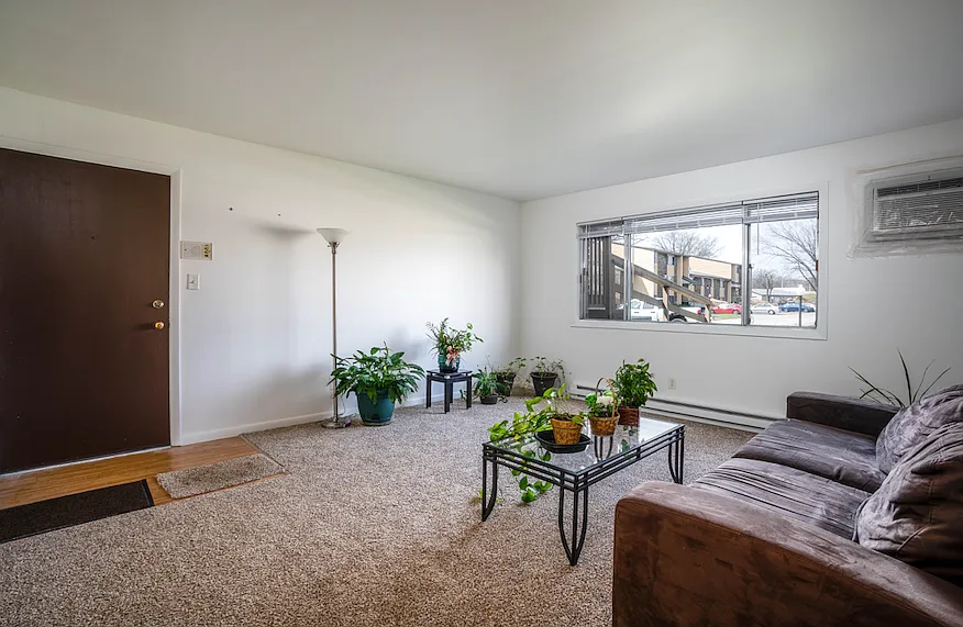 2 bed, 1000 sqft, $995 — Photo 2