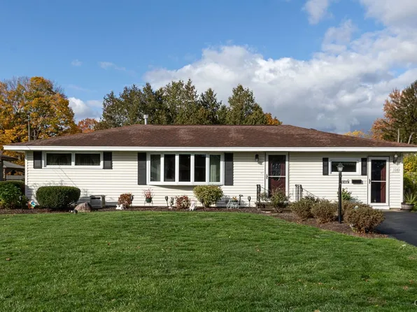 108 Dolores Ter S, North Syracuse, NY 13212