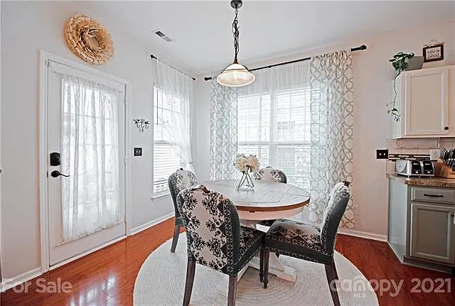 6622 Dunton St — Photo 11