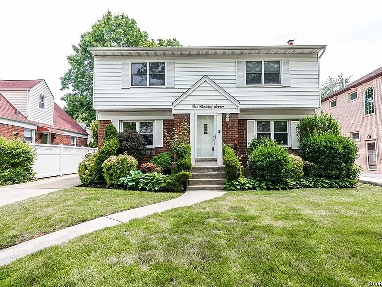 107 Maple Drive West