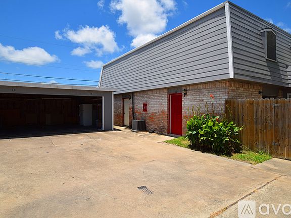 3rd image of 2100 Breezeway Cir #6