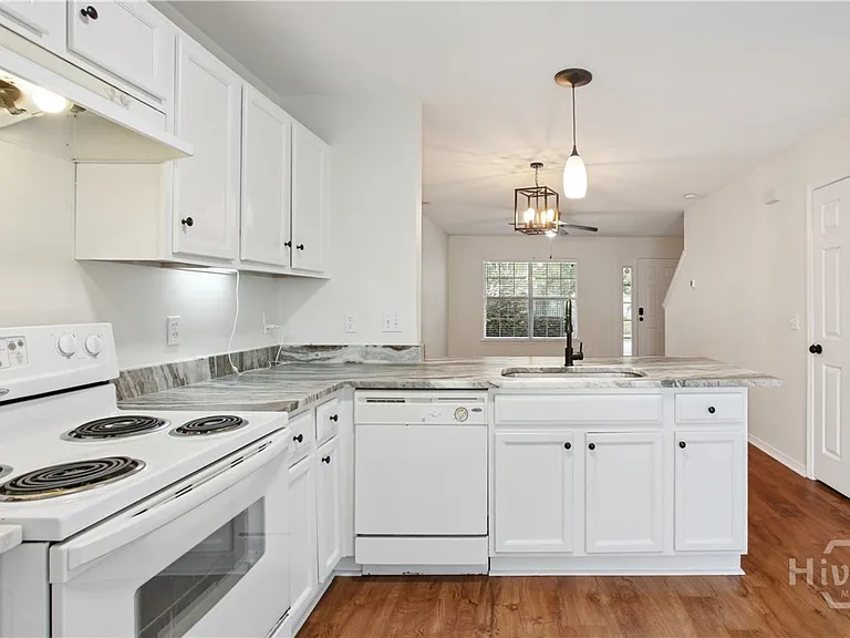 84 Fairgreen St — Photo 12