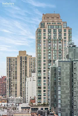 Sold by Sotheby's International Realty | media 23