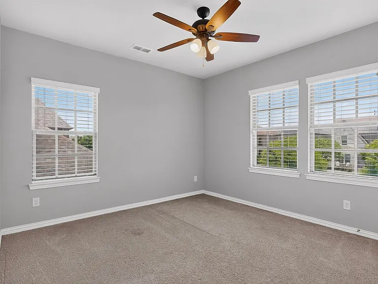 8261 Kentland Dr — Photo 35