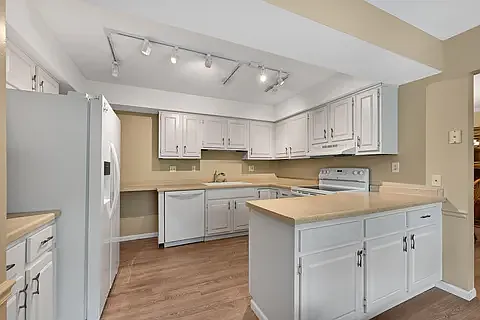 3 bed, 1672 sqft, $2,625 — Photo 3