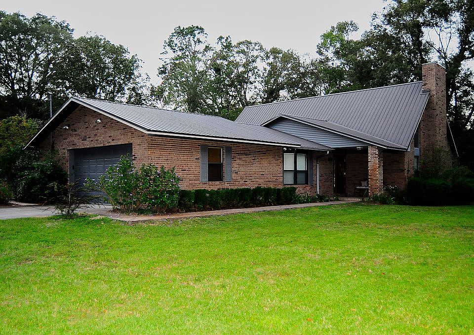 Front of Home and Garage