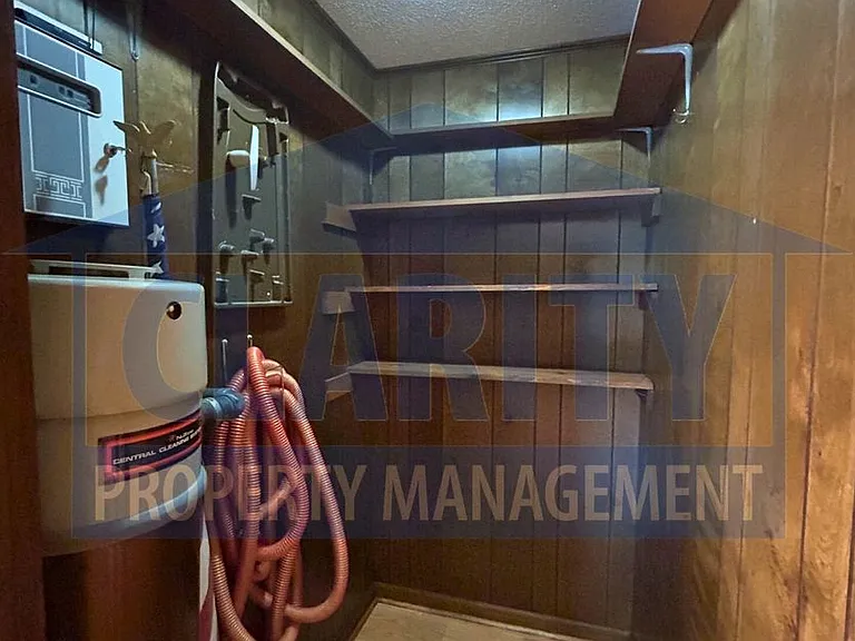 912 Fairmont Ave NW — Photo 32