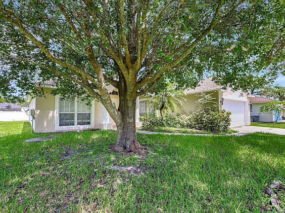 3rd image of 807 SE Carnival Avenue