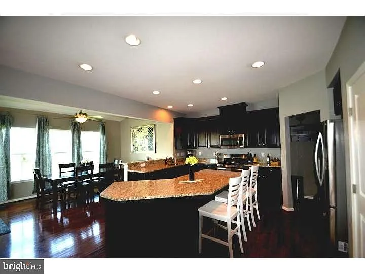 Building Photo - 32 Loganberry Ter