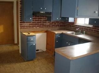 887 Canterbury Rd, Grosse Pointe Woods, MI 48236