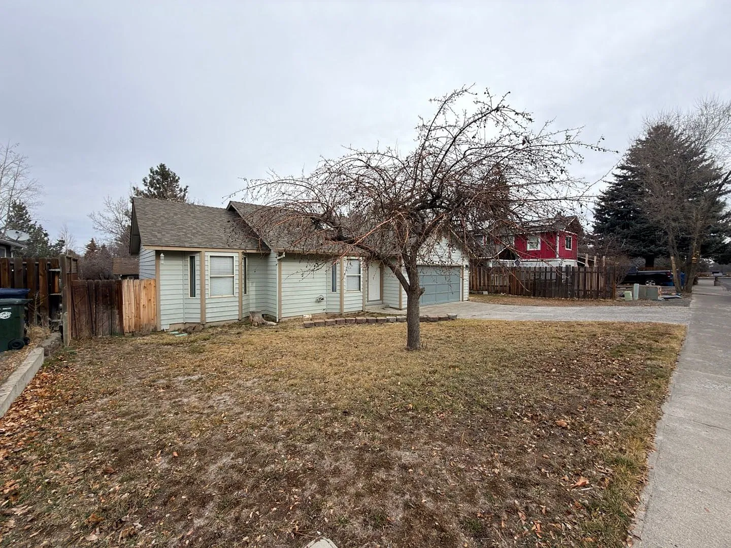 For Rent: Unfurnished Pet Friendly Single Story 3 Bed, 2 Bath, 2 Car Garage W/Large Fenced Lot — Photo 4