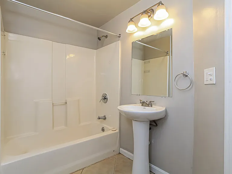 88400_027_bathroom_13533333.jpg