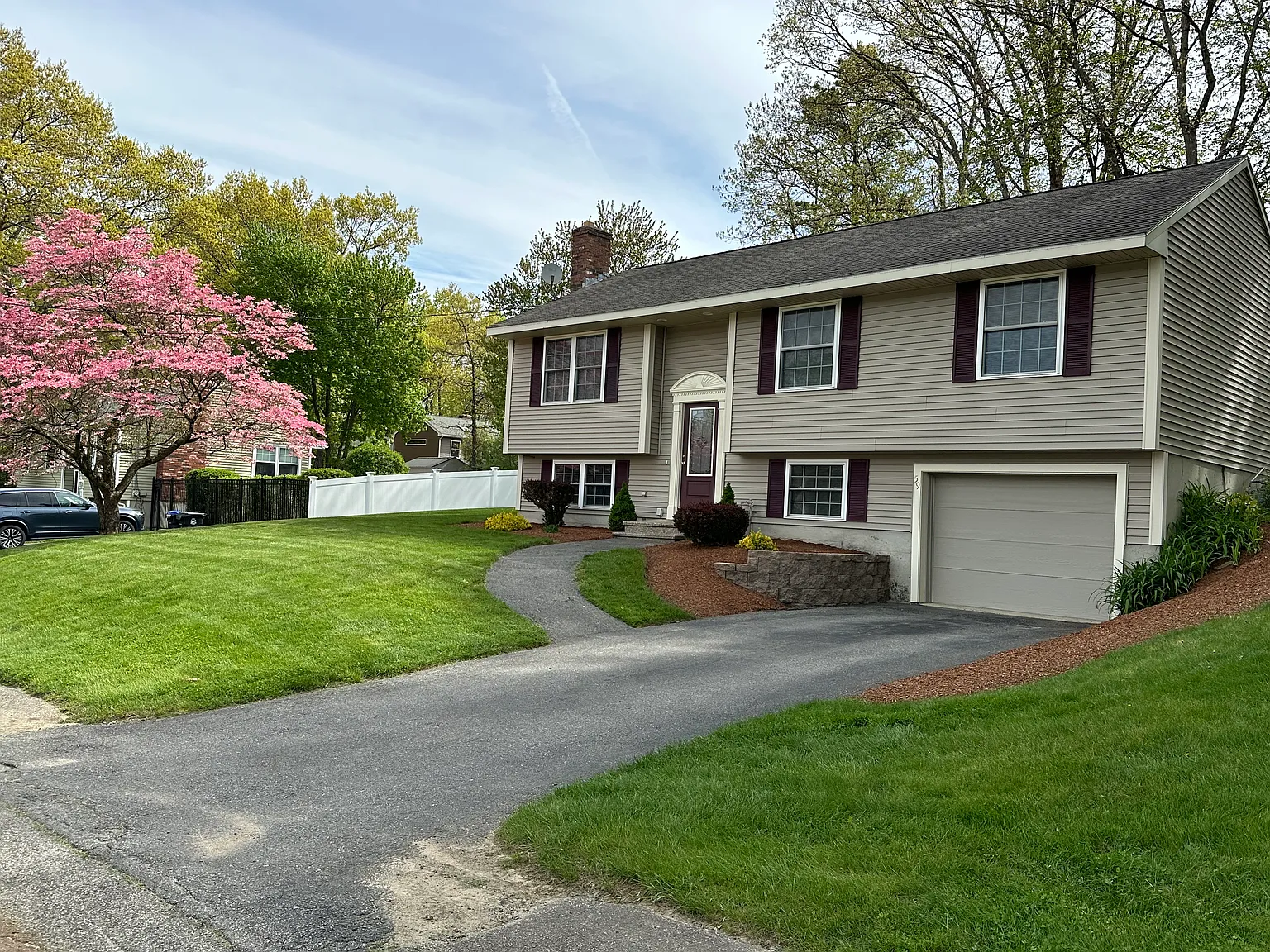 3 bed, 1300 sqft, $3,600 — Photo 2