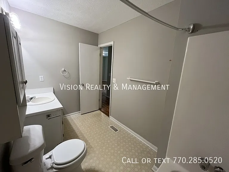 106 Barton Ln — Photo 7