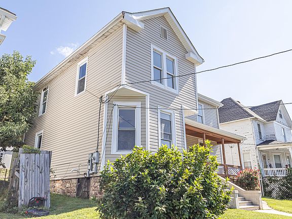 2nd image of 616 Pine St