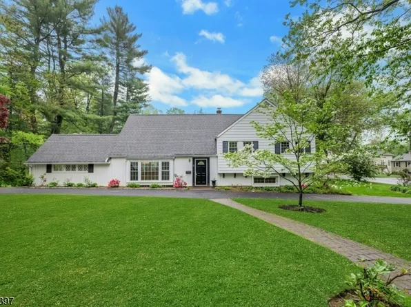6 Ronarm Dr, Mountain Lakes Boro, NJ 07046