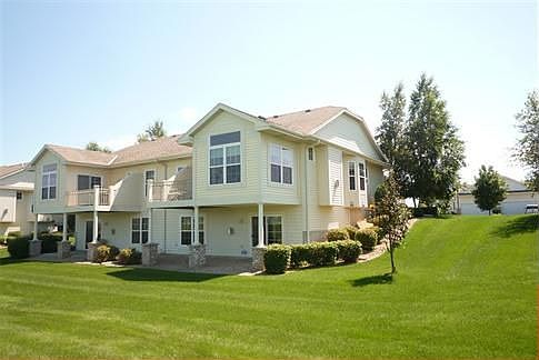 3rd image of 562 Holly Ln N