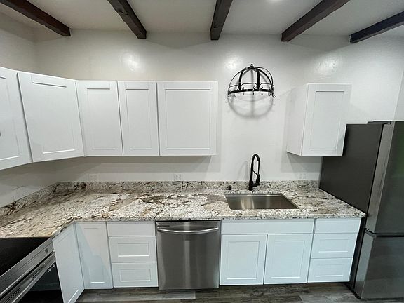5th image of 1725 Riviera Dr