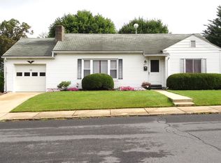 927 Walnut St, Akron, PA 17501