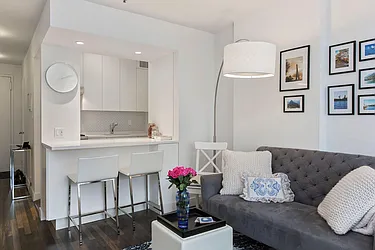 Sold by Avenue Real Estate