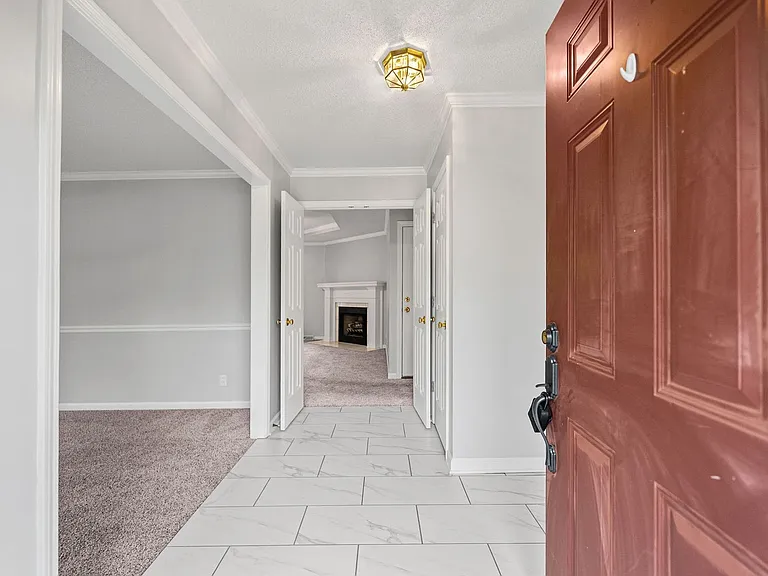 1115 Thornberry Dr — Photo 3