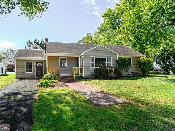 3rd image of 304 W Oak Ave