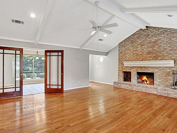 3rd image of 10514 Greencreek Dr