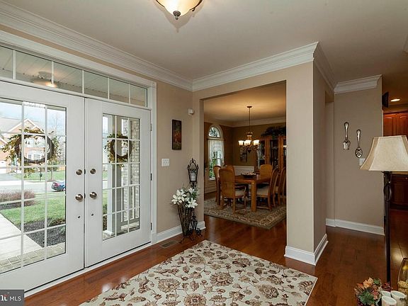 2nd image of 5758 Waterloo Bridge Cir