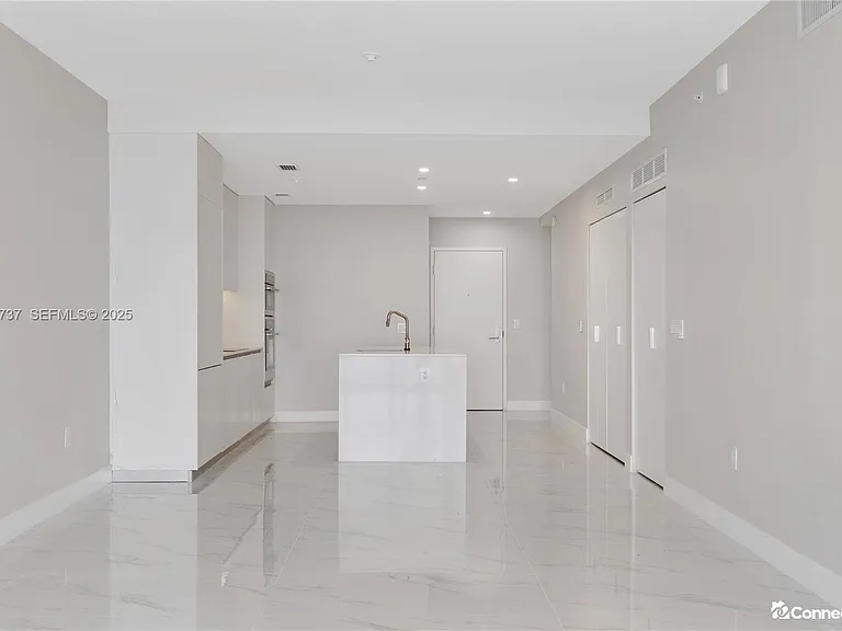 700 NE 24th St #4206 — Photo 4