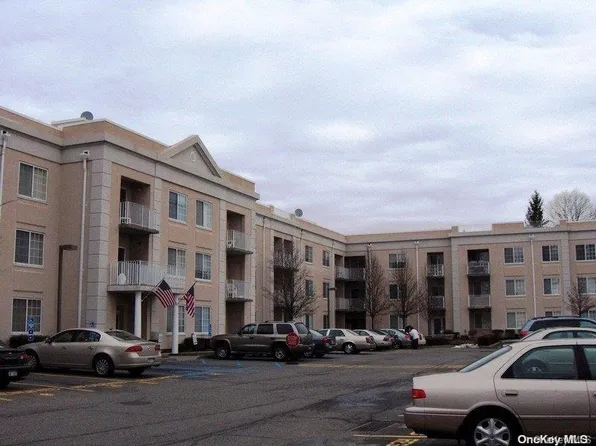 54 School Street #106, Westbury, NY 11590