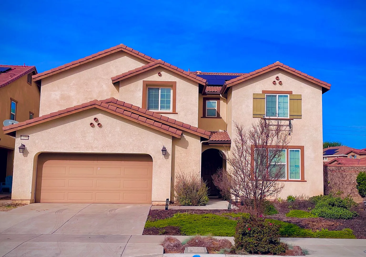 Beautiful 5bd/3ba-2 Story Home Available For Rent In Jurupa Valley! — Photo 1